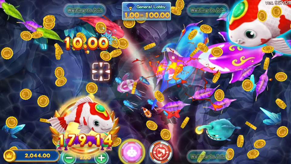 Momento de grande vitória no Fierce Fishing. Um peixe Koi branco e vermelho especial (Boss) está em destaque cercado por muitas moedas de ouro e efeitos visuais de explosão, mostrando um ganho acumulado de 179.14 na plataforma Royal Cassino.